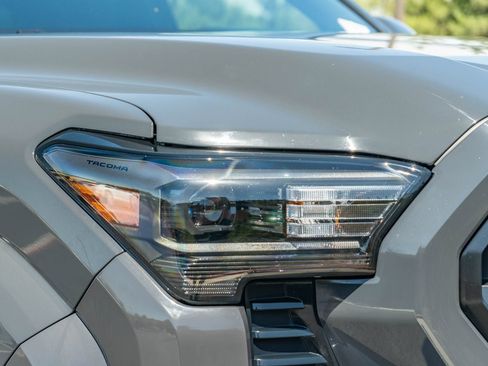 Certified 2025 Toyota Tacoma SR5 AWD/4WD image 13