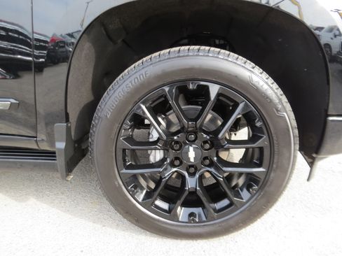 Used 2025 Chevrolet Silverado 1500 High Country w/ Midnight Edition AWD/4WD image 12