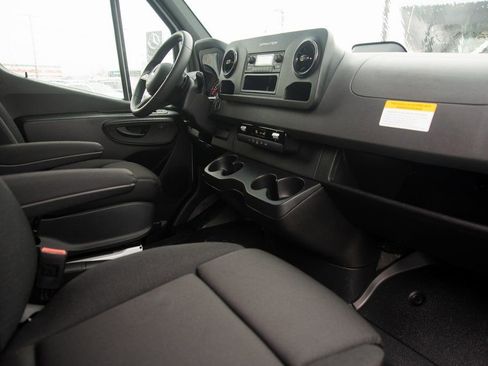 Used 2025 Mercedes-Benz Sprinter 2500 image 26