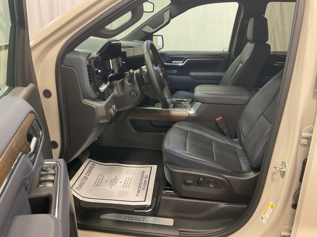 Used 2026 Chevrolet Silverado 1500 High Country AWD/4WD image 7