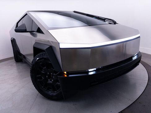 Used 2024 Tesla Cybertruck AWD Crew Cab image 9