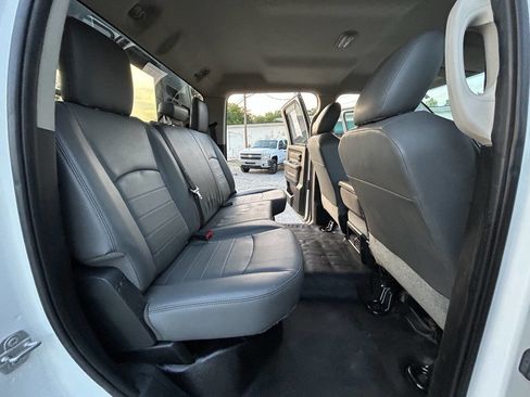 Used 2018 RAM 3500 Tradesman w/ Chrome Appearance Group RWD image 23