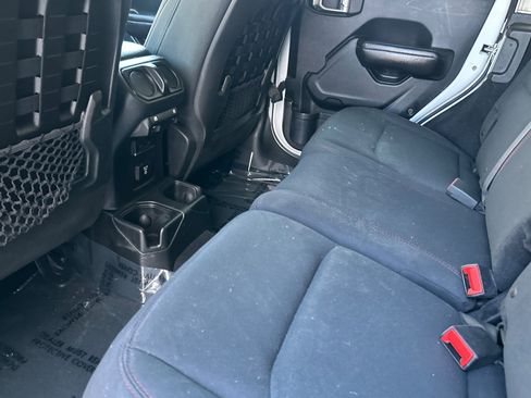 Used 2018 Jeep Wrangler Unlimited Rubicon AWD/4WD image 14