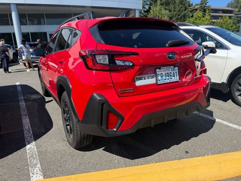 Used 2024 Subaru Crosstrek 2.0i Premium AWD/4WD image 2