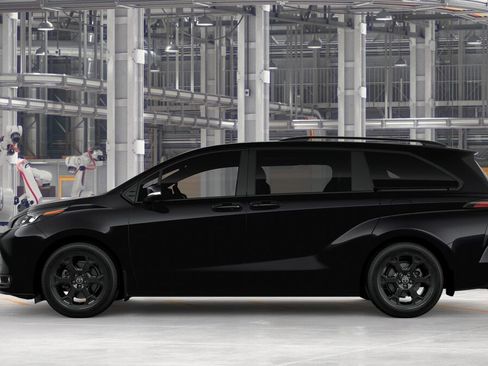 New 2026 Toyota Sienna XLE Woodland Edition image 4
