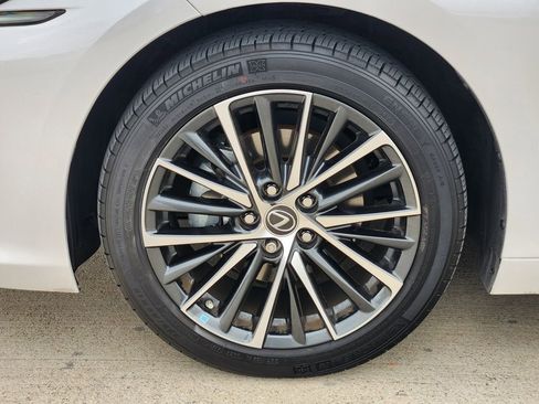 Used 2024 Lexus ES 250 w/ Premium Package image 10