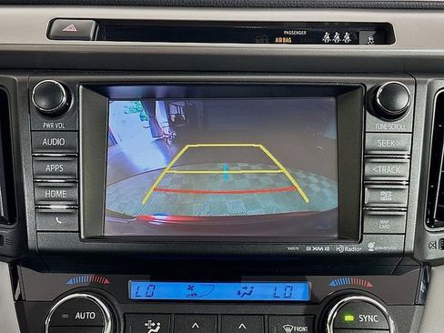 Used 2018 Toyota RAV4 XLE AWD/4WD image 17