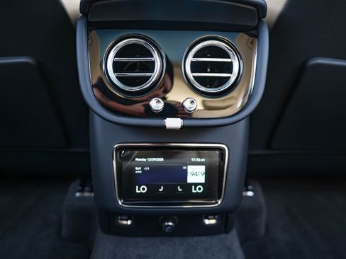 Used 2025 Bentley Bentayga Atelier image 23