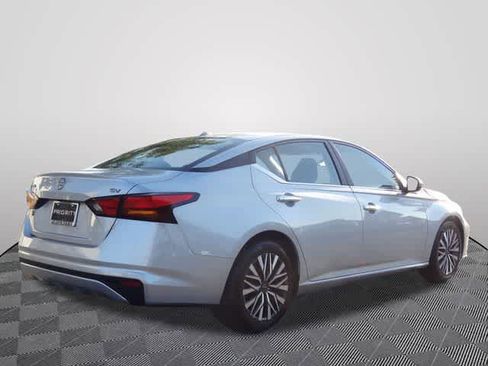 Used 2023 Nissan Altima 2.5 SV FWD image 3