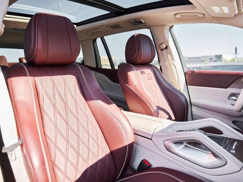 Used 2024 Mercedes-Benz Maybach GLS 600 4MATIC image 40