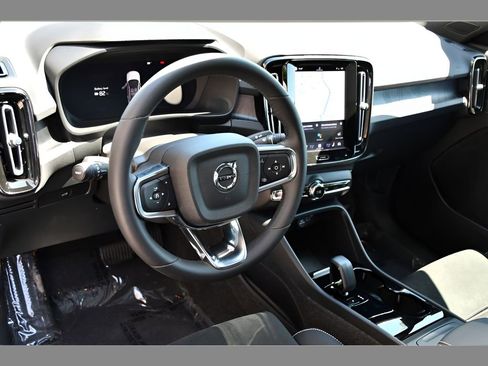 Certified 2023 Volvo C40 P8 Recharge Ultimate w/ Protection Package Premier AWD/4WD image 13