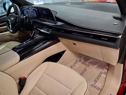 Used 2024 Cadillac Escalade ESV Premium Luxury RWD image 9