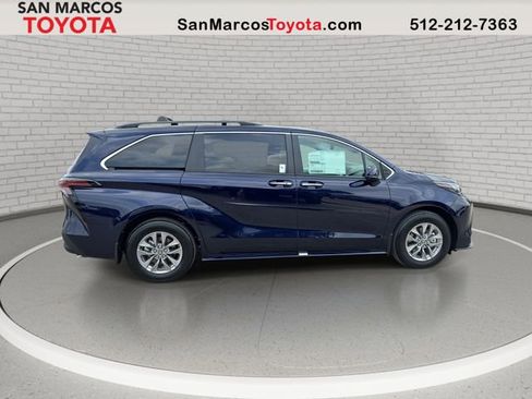 New 2026 Toyota Sienna XLE image 4