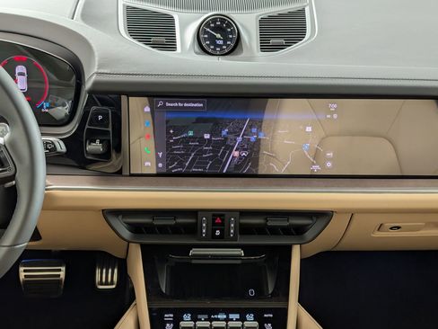 Certified 2026 Porsche Cayenne GTS AWD/4WD image 29