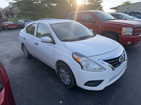 Used 2019 Nissan Versa S Plus image 3