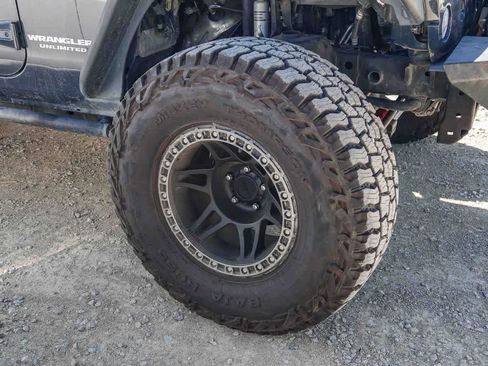 Certified 2017 Jeep Wrangler Unlimited Rubicon w/ Connectivity Group image 6