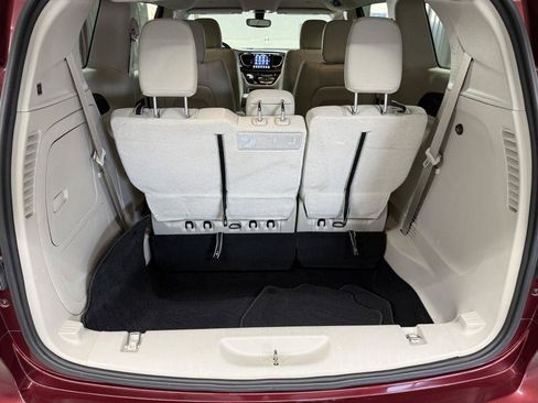Used 2018 Chrysler Pacifica Touring Plus FWD image 30