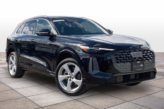 Used 2025 Audi Q5 Premium Plus AWD/4WD image 2
