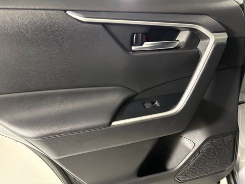 Used 2022 Toyota RAV4 XLE image 40