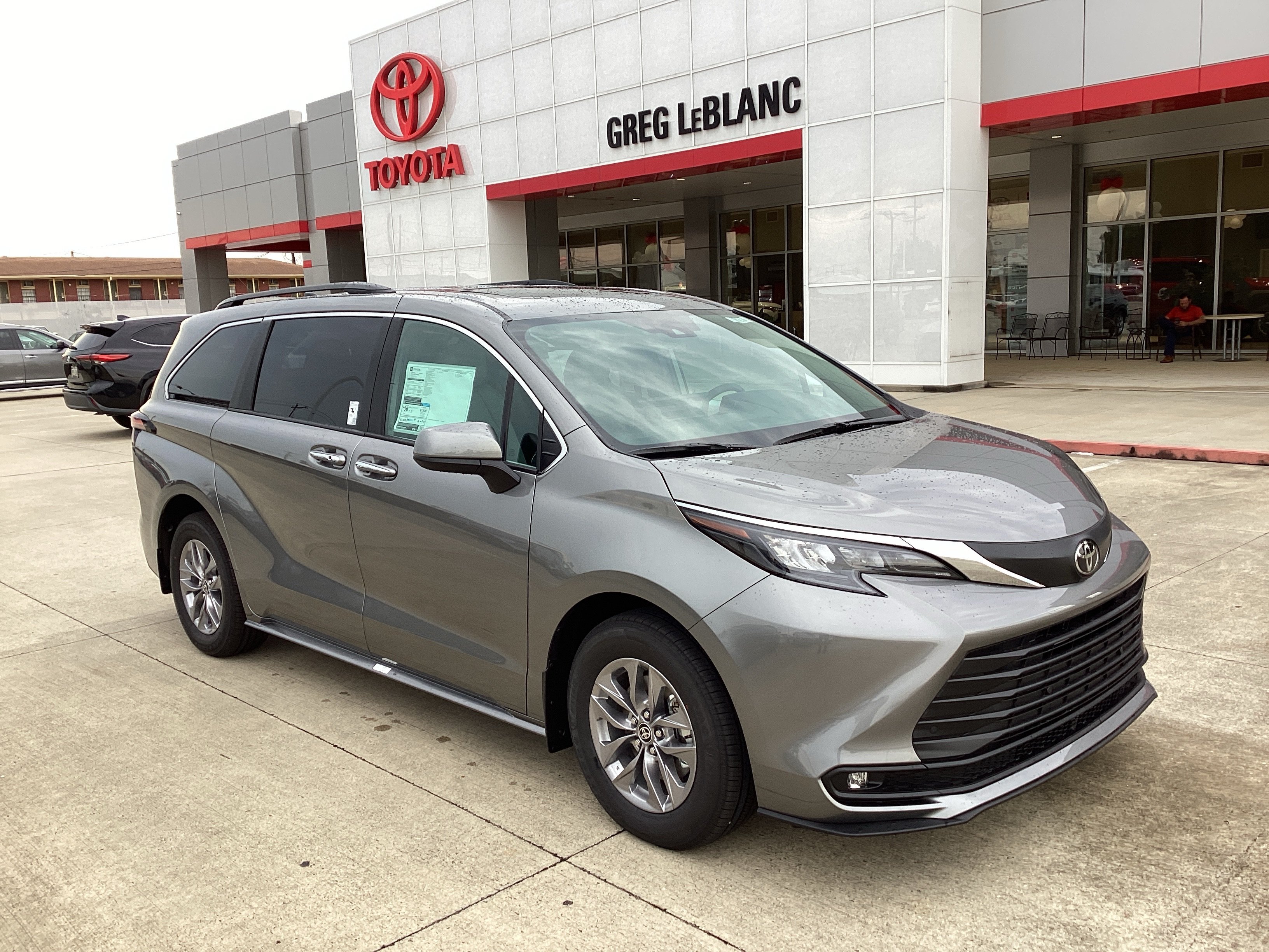 New 2026 Toyota Sienna XLE FWD image 1