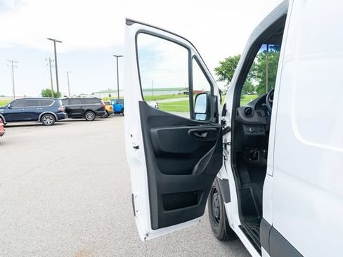 Used 2025 Mercedes-Benz Sprinter 2500 image 13