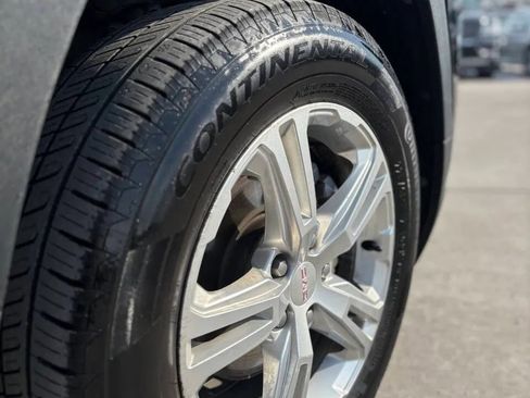 Used 2022 GMC Terrain SLE w/ Driver Convenience Package AWD/4WD image 9