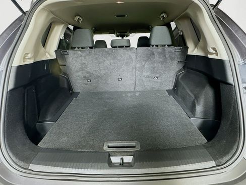 Used 2023 Nissan Rogue S image 28