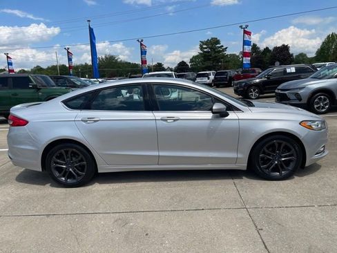 Used 2018 Ford Fusion SE w/ Equipment Group 201A FWD image 7