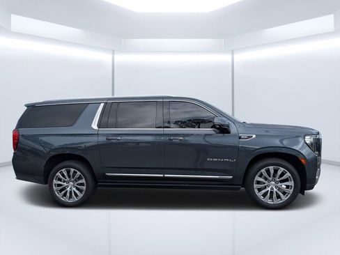 Used 2021 GMC Yukon XL Denali w/ Denali Premium Package image 2