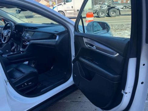 Used 2017 Cadillac XT5 Luxury image 13