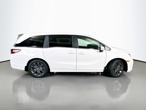 New 2026 Honda Odyssey Touring image 8