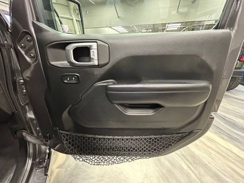 Used 2018 Jeep Wrangler Unlimited Sport S AWD/4WD image 38