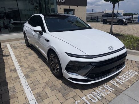 Used 2025 Hyundai Sonata Limited FWD image 3