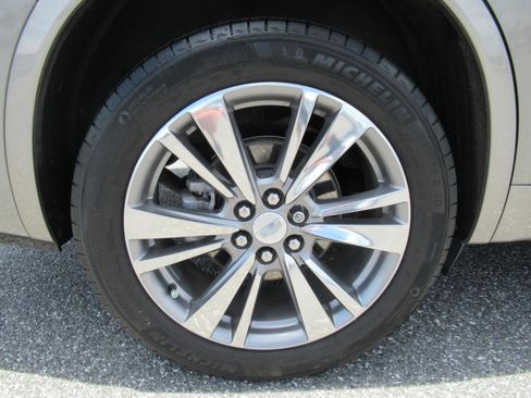 Used 2022 Cadillac XT6 Premium Luxury w/ Technology Package FWD image 8