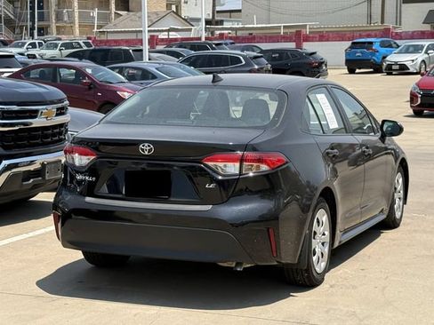 Used 2025 Toyota Corolla LE FWD image 4