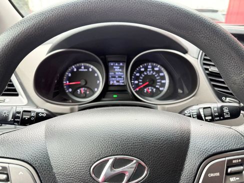 Used 2016 Hyundai Santa Fe SE FWD image 9
