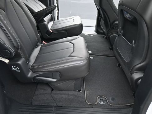 New 2026 Chrysler Pacifica Select image 37