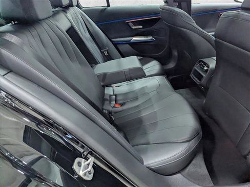 Used 2025 Mercedes-Benz E 350 4MATIC Sedan image 19