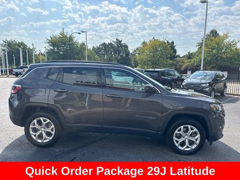 Used 2024 Jeep Compass Latitude AWD/4WD image 8