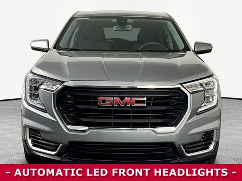 Used 2024 GMC Terrain SLE FWD image 2