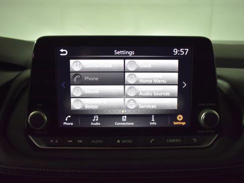 Used 2025 Nissan Rogue SV AWD/4WD image 20