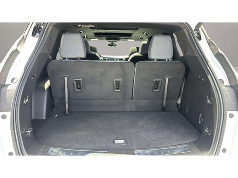 Used 2023 Buick Enclave Essence AWD/4WD image 10