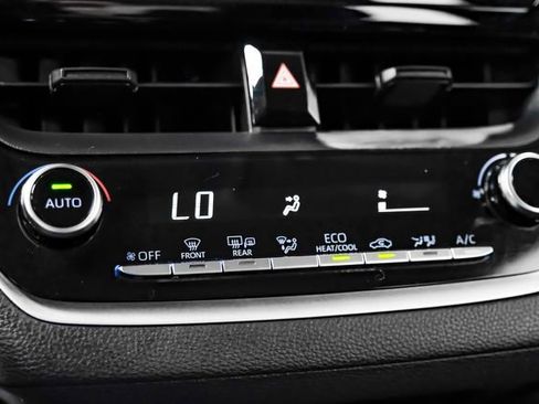 Used 2021 Toyota Corolla LE image 31