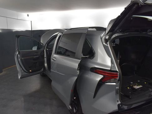 Used 2023 Toyota Sienna XSE w/ XSE Plus Package image 43