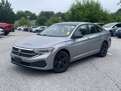 Used 2022 Volkswagen Jetta SE w/ Panoramic Sunroof Package