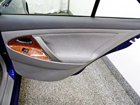 Used 2010 Toyota Camry XLE image 12