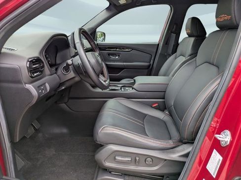 Used 2025 Honda Pilot TrailSport image 22