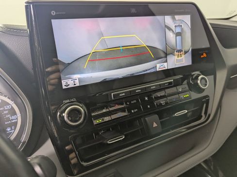 Used 2021 Toyota Highlander Limited image 23