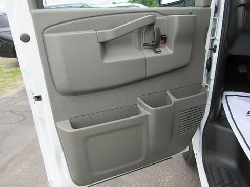 Used 2025 Chevrolet Express 2500 w/ Driver Convenience Package RWD image 10