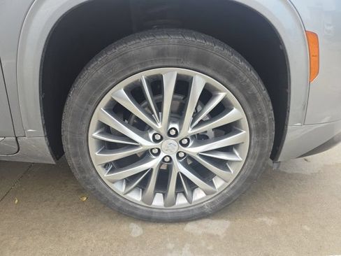 Used 2025 Buick Enclave Avenir w/ Trailering Package, 5000 lbs. AWD/4WD image 5